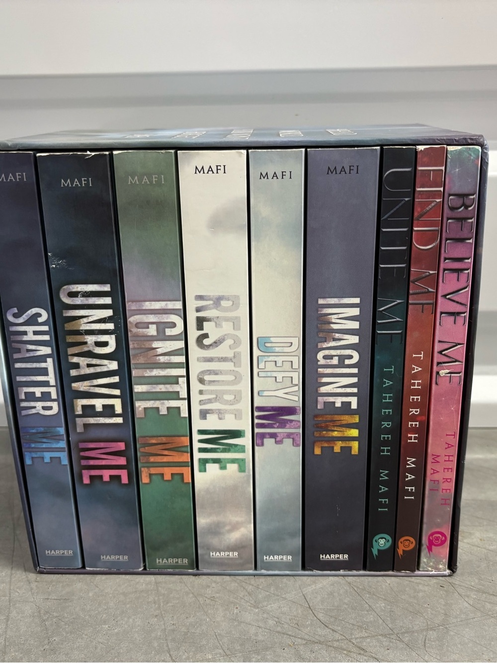 MAFI 'Shatter Me' Series Box Set - Multicolor Spines